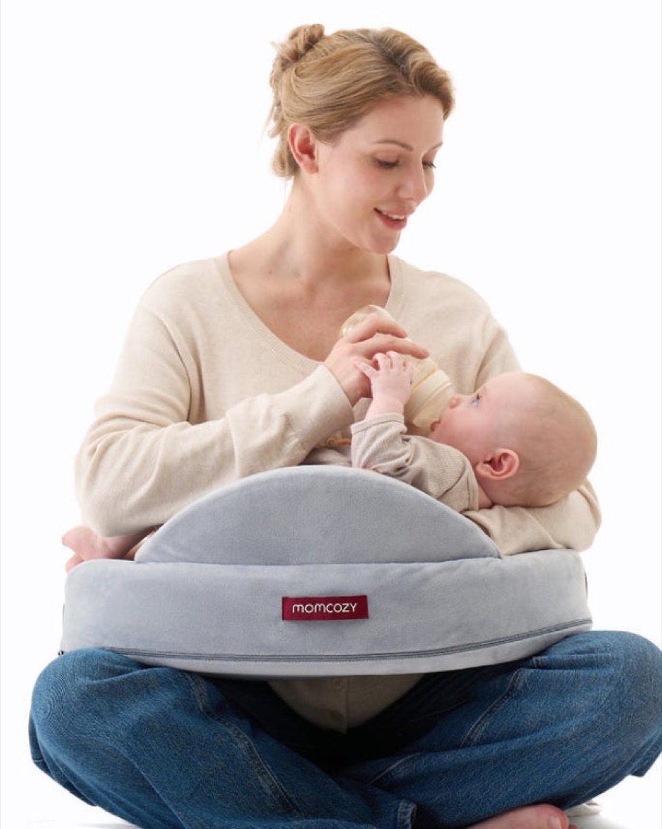 Momcozy MaxSupport Nursing Pillow (núcleo firme, con correa)