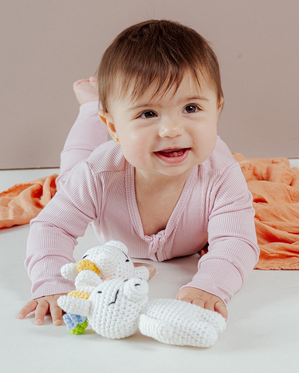 Tot and Posh Romper de bambú acanalado calado, Rosa Claro