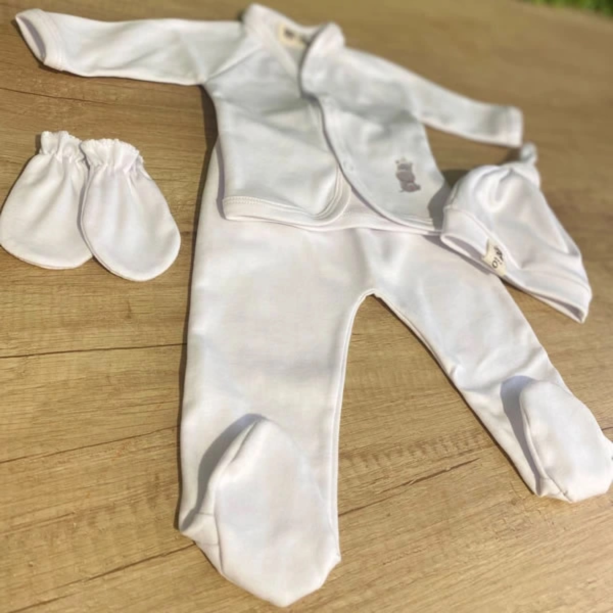 IOIO Set primera muda 100% algodón, talle 0 (batita, pelele, gorrito y mitones)