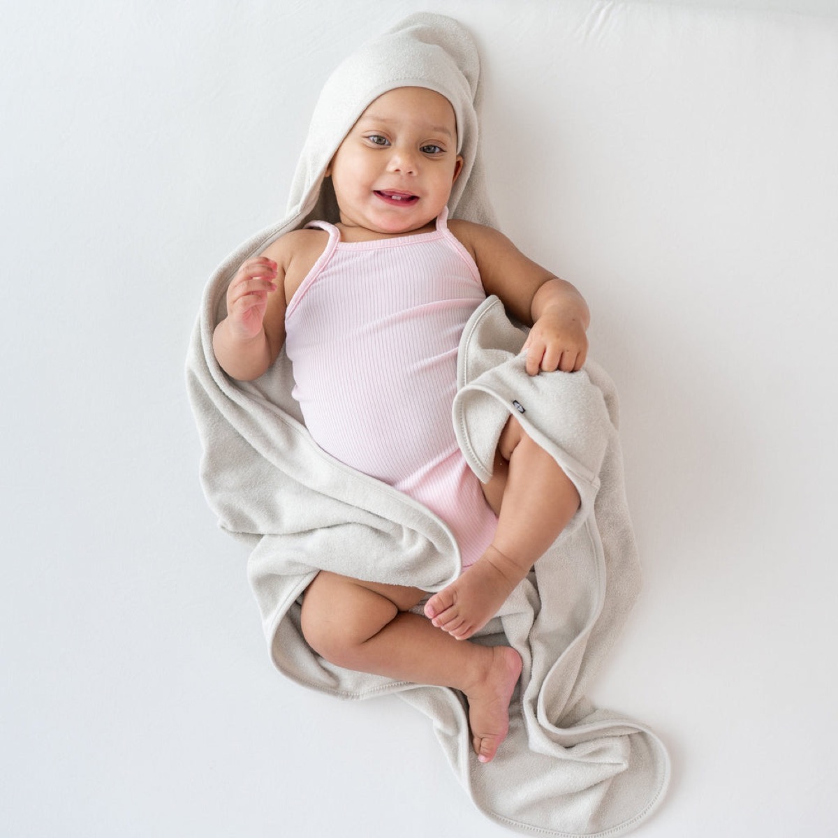 Kyte Baby Infant Hooded Bath Towel de bambú (Oat)